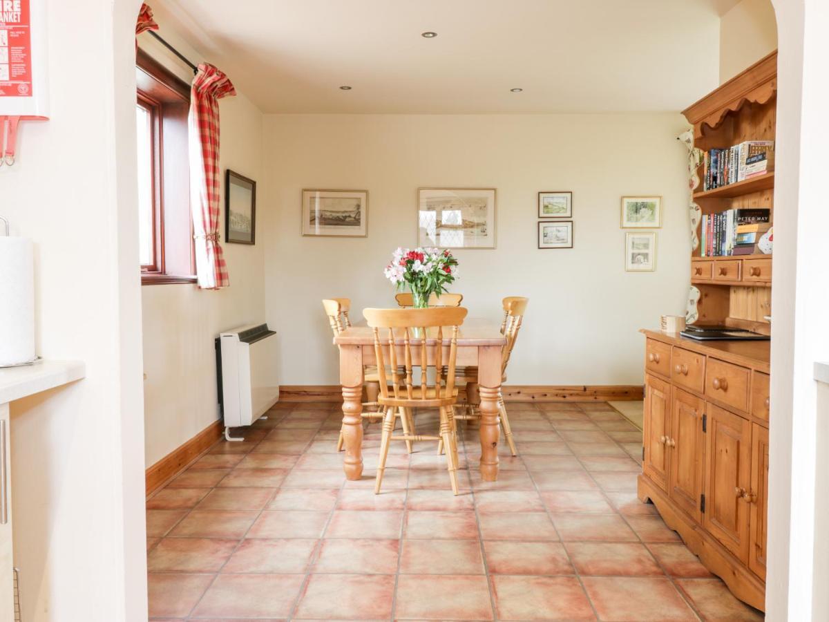 Courtyard Cottage Duns ภายนอก รูปภาพ