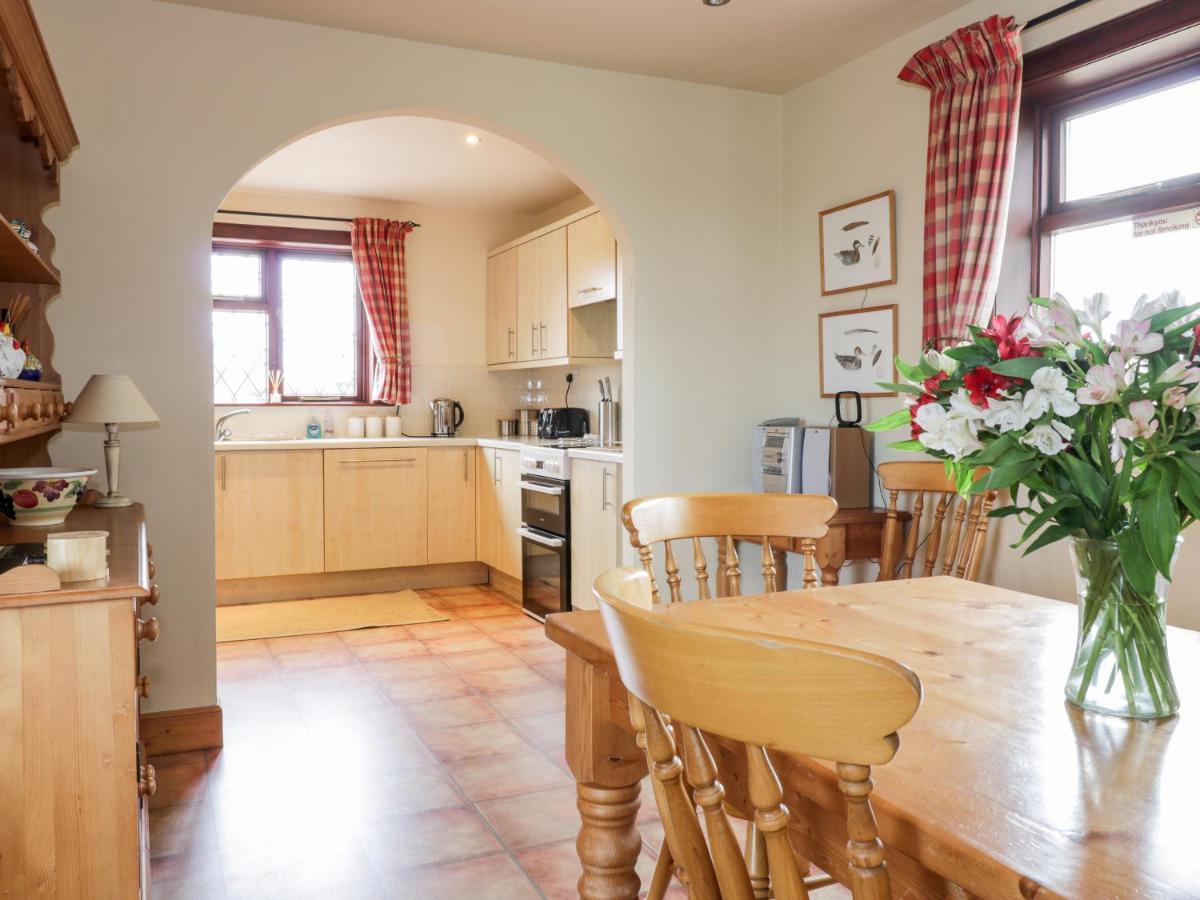 Courtyard Cottage Duns ภายนอก รูปภาพ