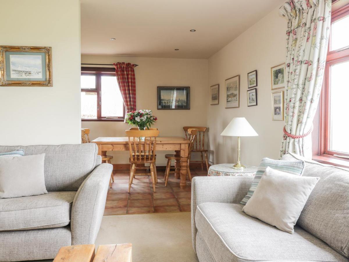 Courtyard Cottage Duns ภายนอก รูปภาพ